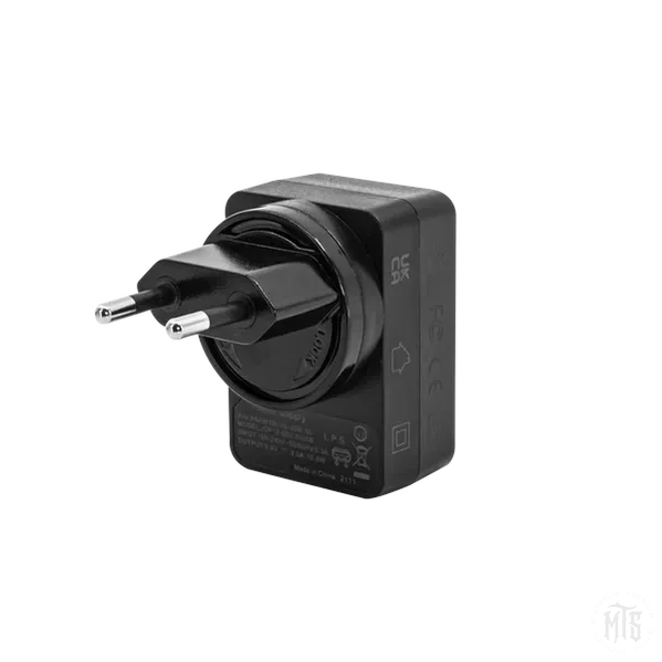 International USB-C charger - DARKLAB