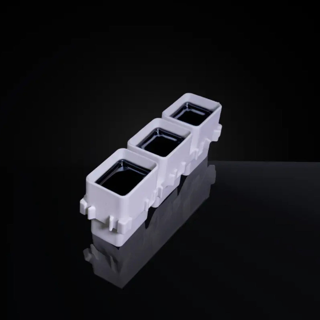 FRAKCAPS3 – Reversible 3-Cavity Tattoo Ink Cups for Efficient Studio Workflow (30 Pieces)